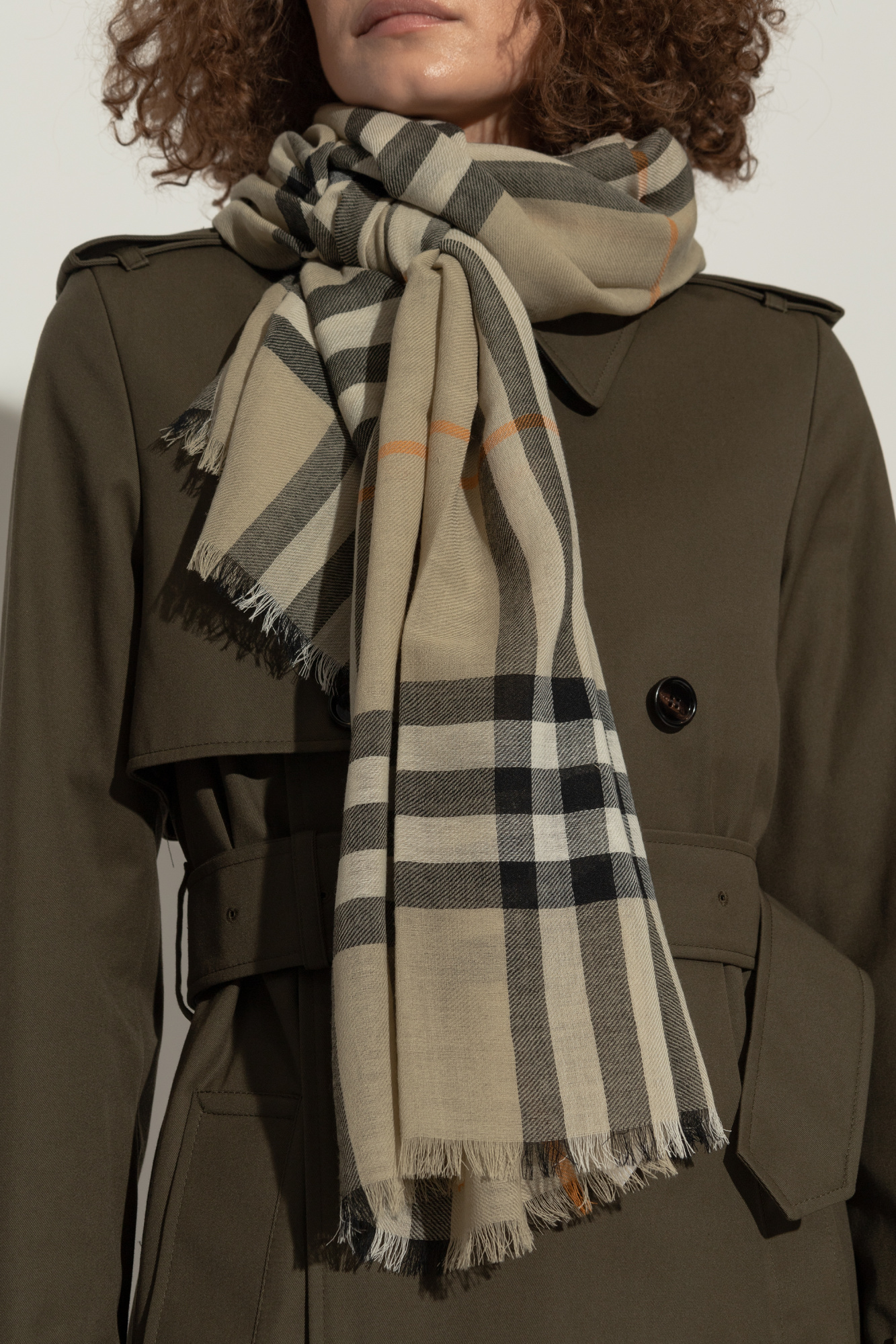 Burberry The Chelsea Heritage Trench Coat Blue SchaferandweinerShops GB Beige Check Pattern Scarf Burberry